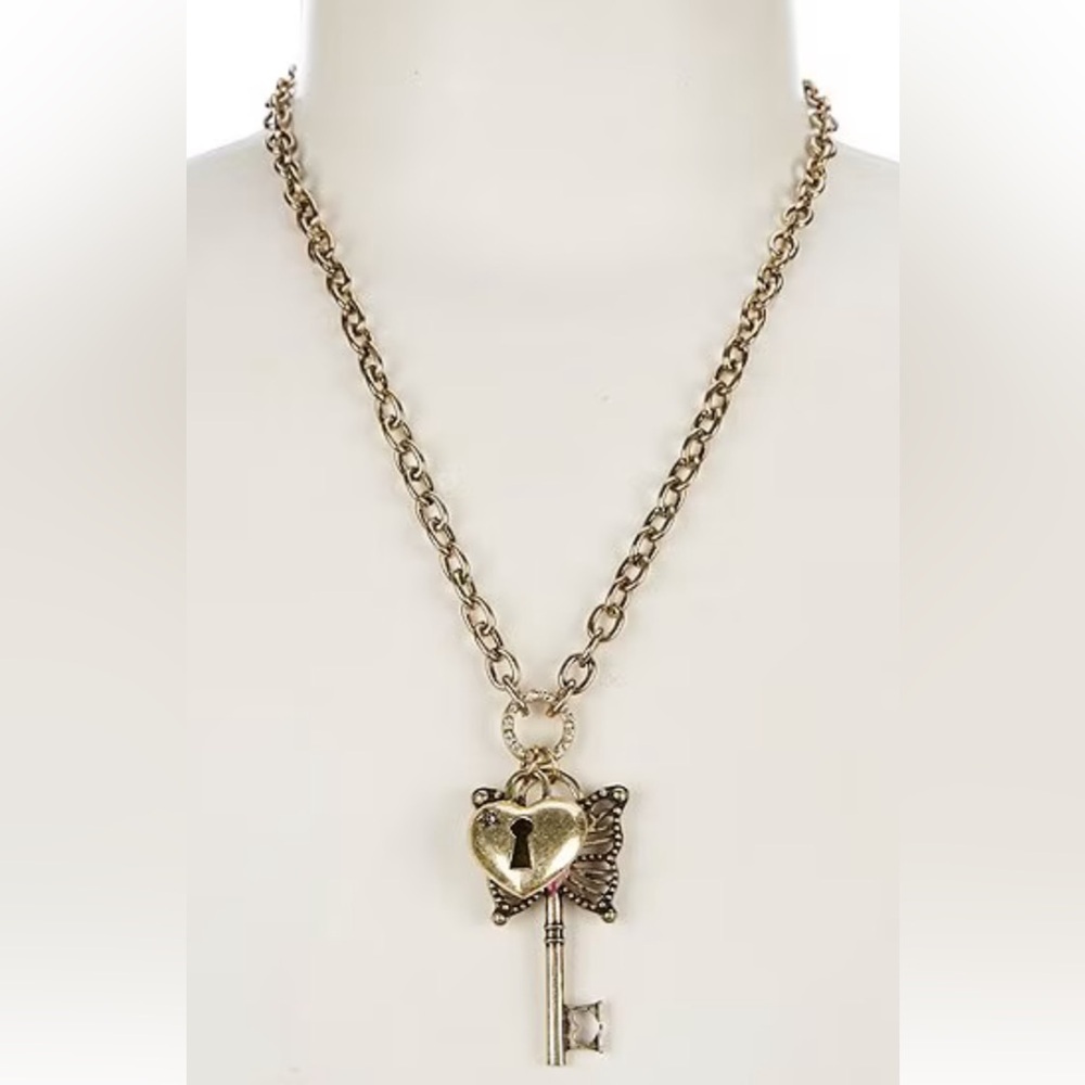 BETSEY JOHNSON Butterfly Key and Lock Pendant Boho Hippie Antiqued Necklace NWT - Picture 9 of 9